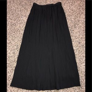 UNIQLO Maxi Pleated Skirt NWOT